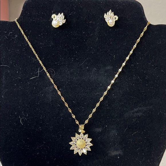 Sunflower Pendant Necklace and Earring Set - Picture 2 of 4